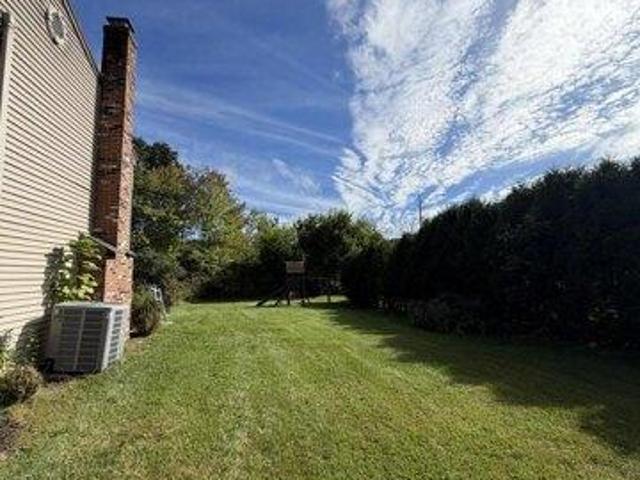 House for sale in Windsor, Capitol Planning Region