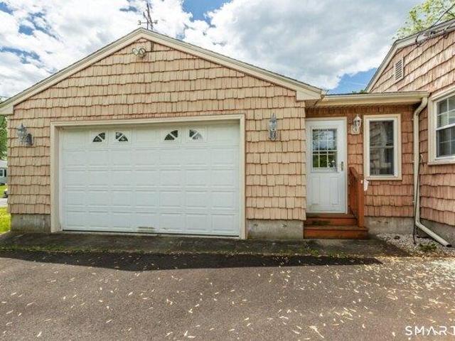 House for sale in Windsor Locks, Connecticut