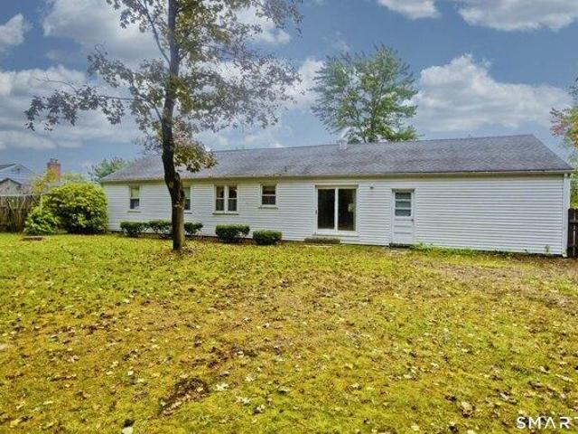 House for sale in Bull Run Corner, Windsor Locks