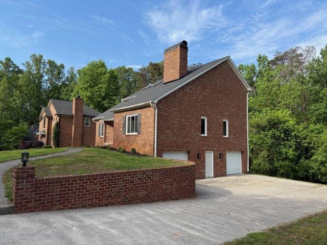 House for sale in Pfafftown, North Carolina