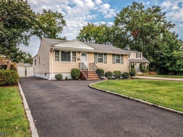 House for sale in Colonia, Woodbridge Township