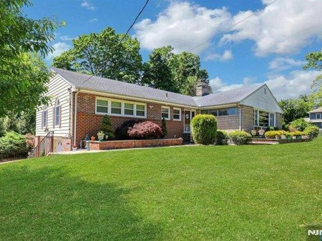 House for sale in Woodcliff Lake, New Jersey