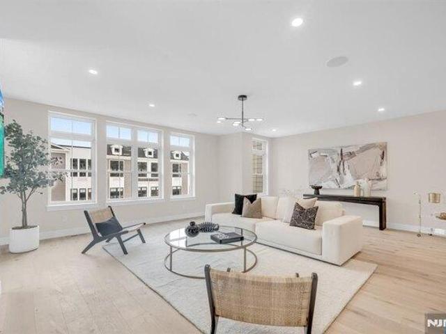 House for sale in Woodcliff Lake, New Jersey