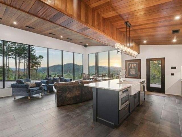 House for sale in Woodstock Village, South Woodstock