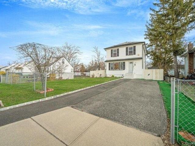 House for sale in Babylon, New York