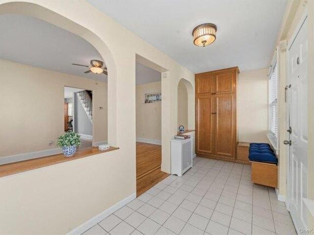 House for sale in The Bronx, Glenwood