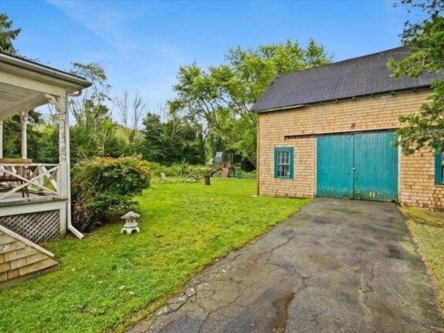 House for sale in Long Plain, Acushnet