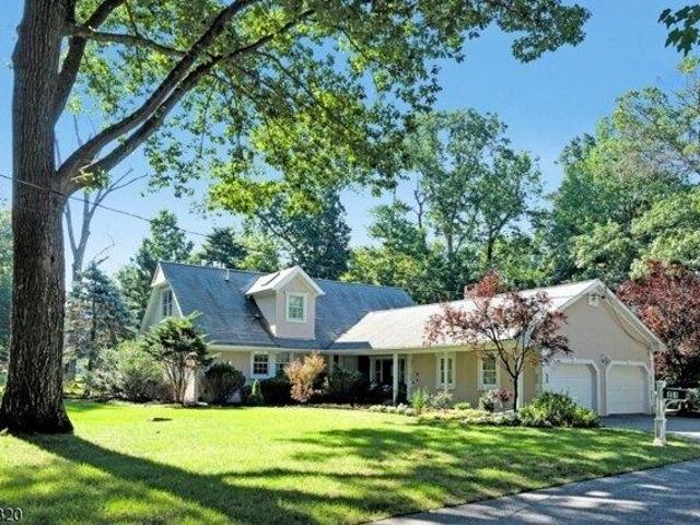 House for sale in Allendale, New Jersey
