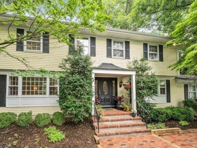 House for sale in Allendale, New Jersey