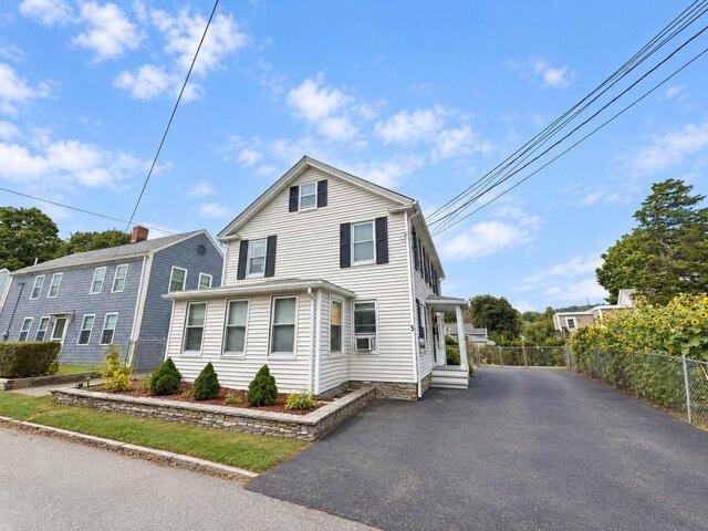 House for sale in Amesbury, Essex County