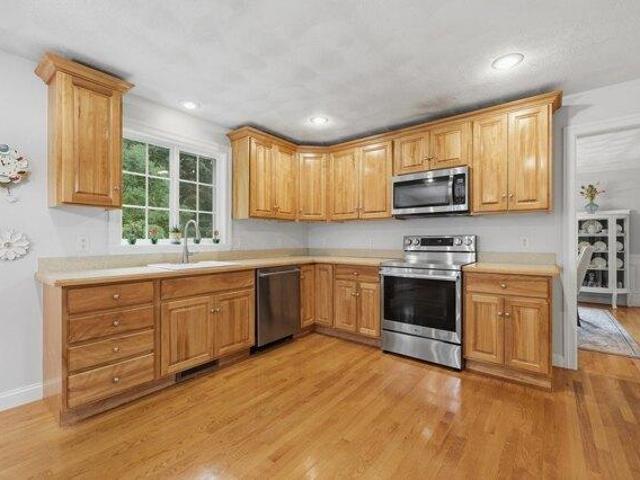 House for sale in Amesbury, Essex County