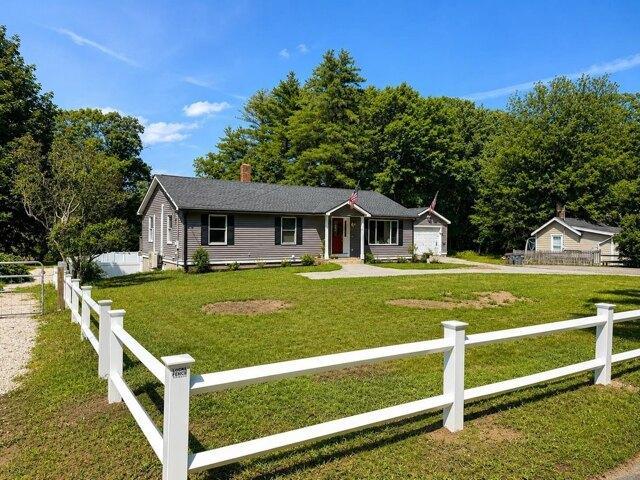 House for sale in Amesbury, Essex County