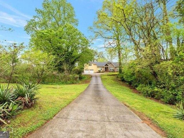 House for sale in Red Oak, Georgia