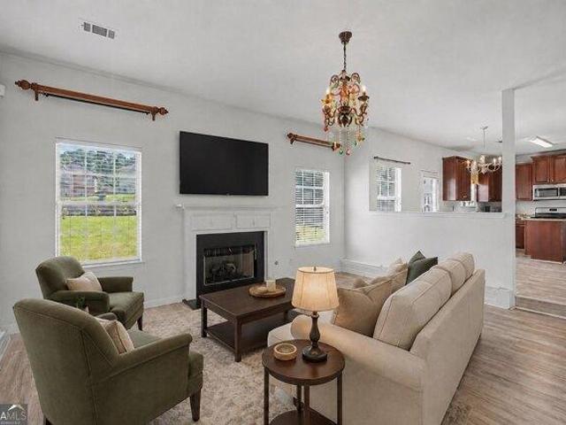 House for sale in Red Oak, Georgia