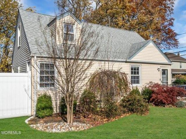 House for sale in Avenel, New Jersey
