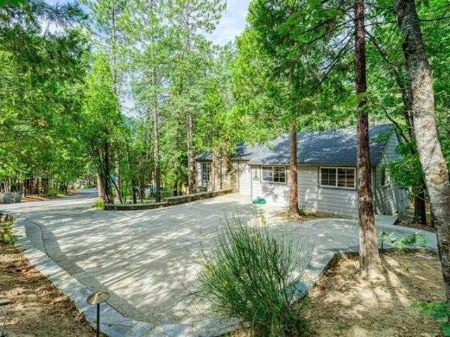 House for sale in Bass Lake, California