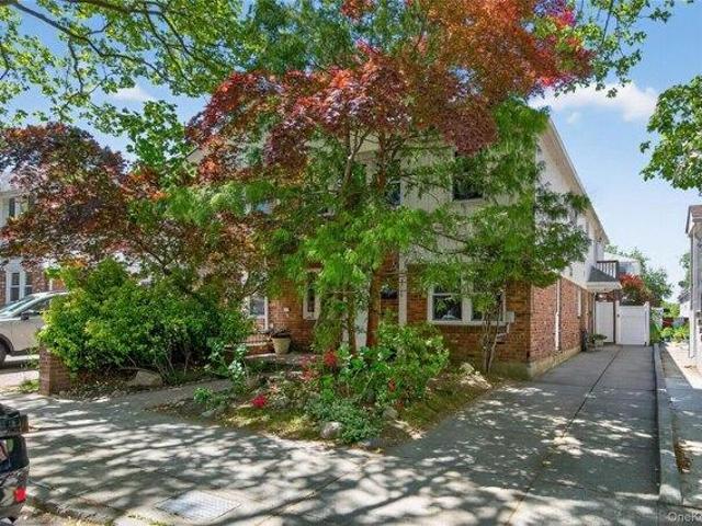 House for sale in Queens, Arverne