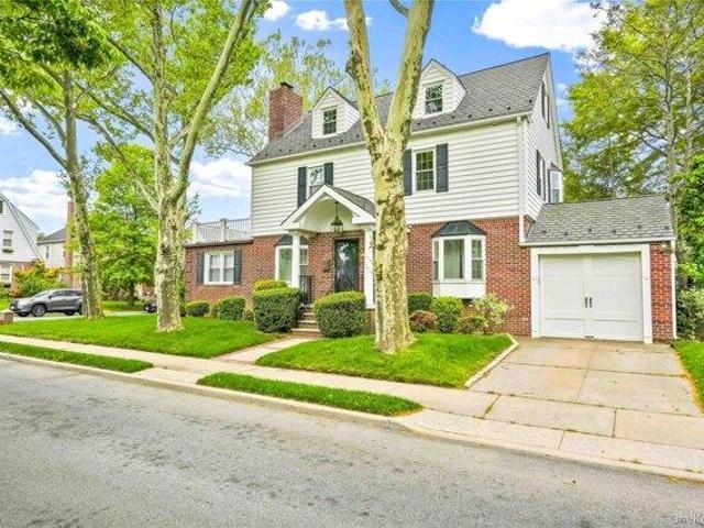 House for sale in Queens, Arverne