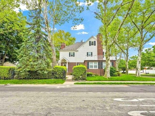 House for sale in Queens, Arverne