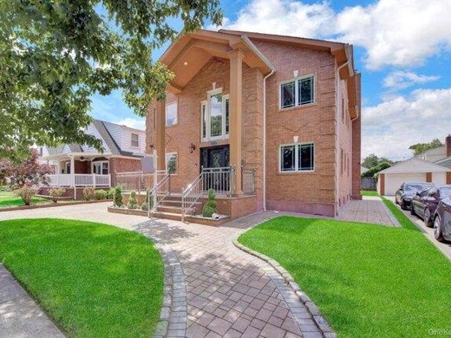 House for sale in Queens, Arverne