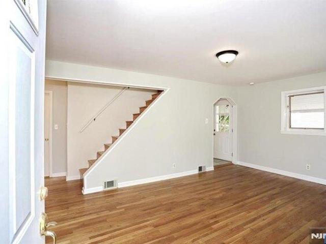 House for sale in Bergenfield, New Jersey