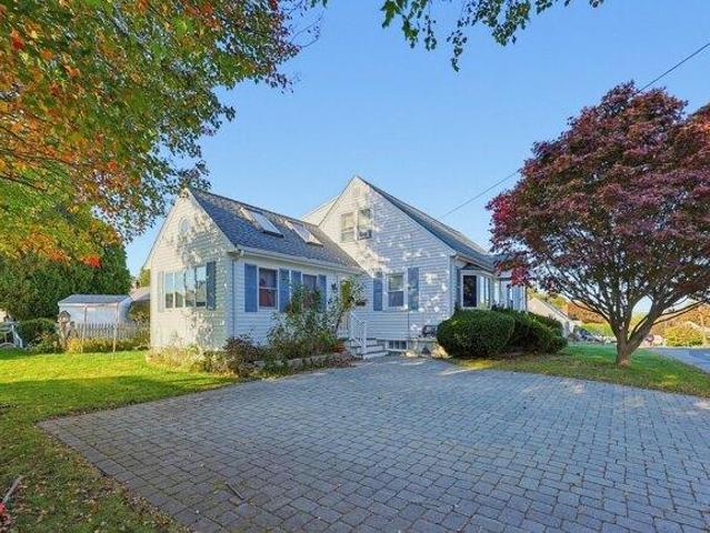 House for sale in Beverly, Essex County