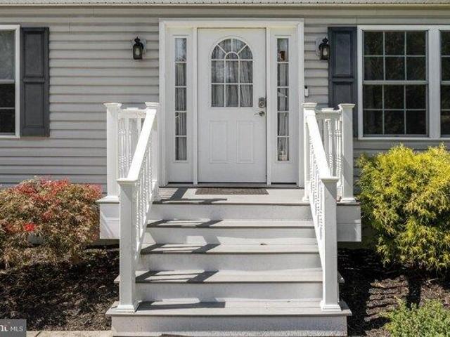 House for sale in Lakeview Apartments, Gloucester Township