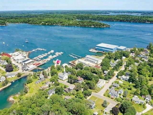 House for sale in Boothbay, Maine