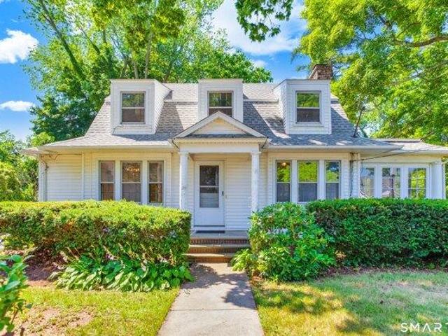 House for sale in Branford Center, Branford