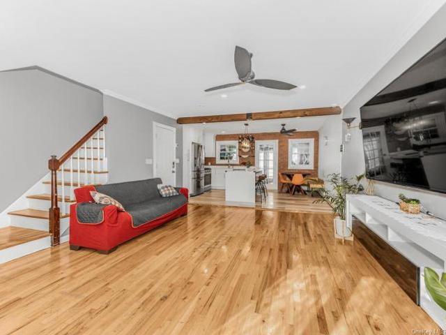 House for sale in The Bronx, Arverne