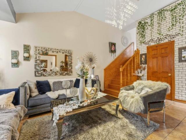 House for sale in The Bronx, Arverne