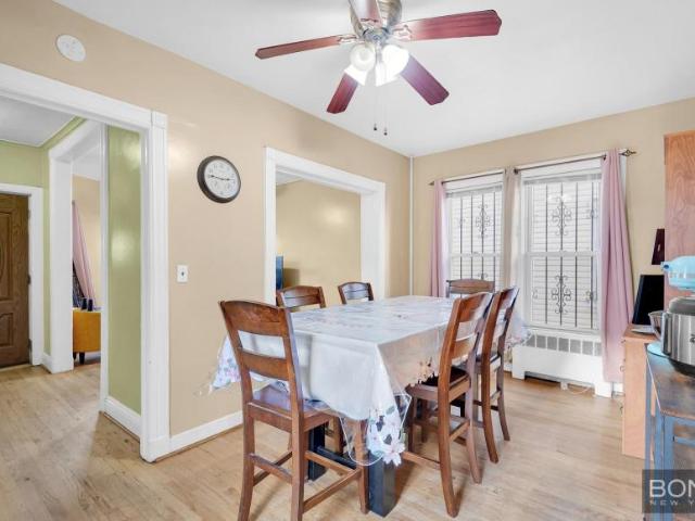 House for sale in The Bronx, Arverne