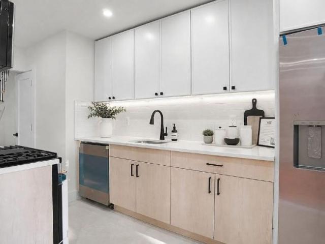 House for sale in The Bronx, Arverne