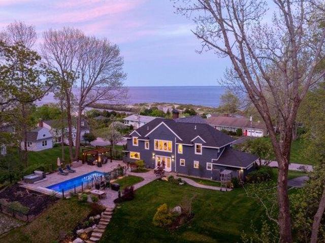 House for sale in Cape Elizabeth, Maine