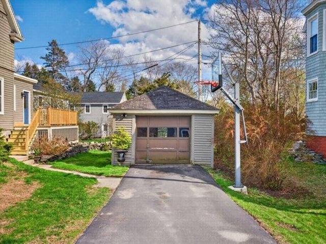 House for sale in Cape Elizabeth, Maine