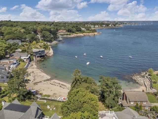 House for sale in Cape Elizabeth, Maine
