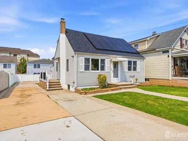 House for sale in Carteret, New Jersey