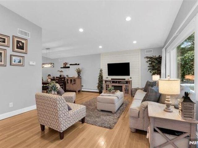 House for sale in Cedar Grove, New Jersey