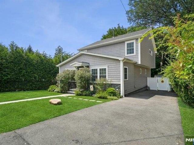 House for sale in Cedar Grove, New Jersey