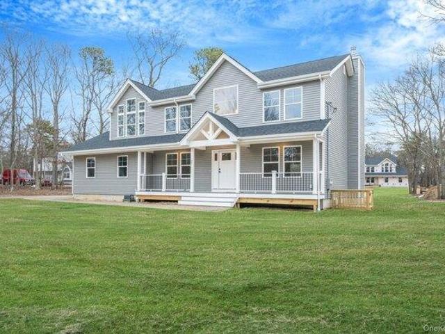 House for sale in Centereach, New York