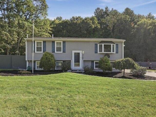 House for sale in Glen Grove Annex, Charlton