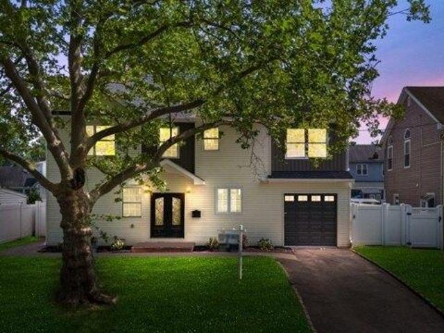 House for sale in Clark, New Jersey