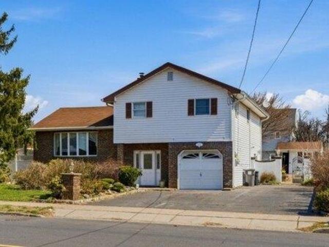 House for sale in Clark, New Jersey