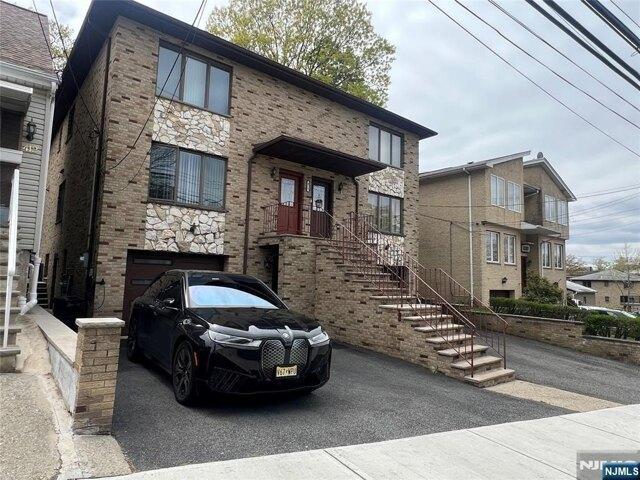 House for sale in Cliffside Park, New Jersey