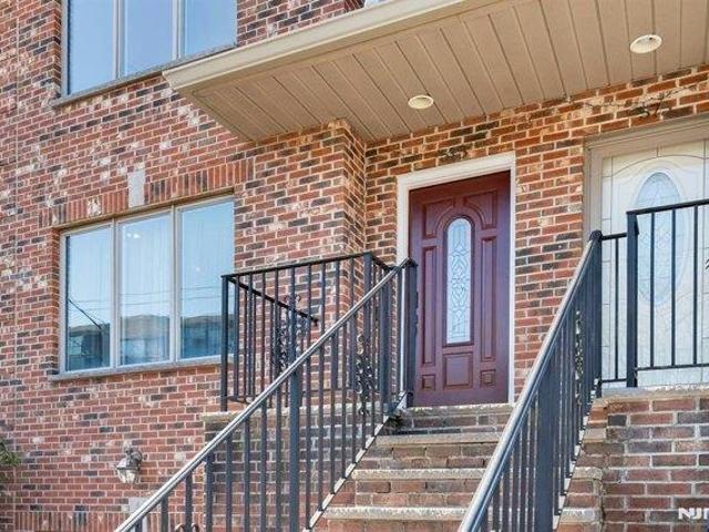 House for sale in Cliffside Park, New Jersey