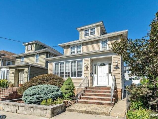 House for sale in Cliffside Park, New Jersey