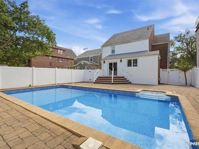 House for sale in Grantwood, Cliffside Park