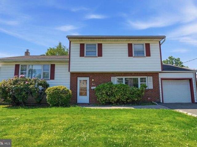 House for sale in Avenel, New Jersey
