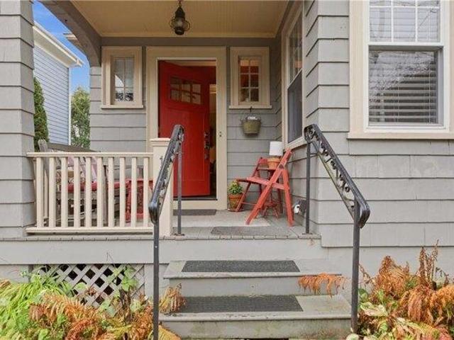 House for sale in Edgewood, Cranston