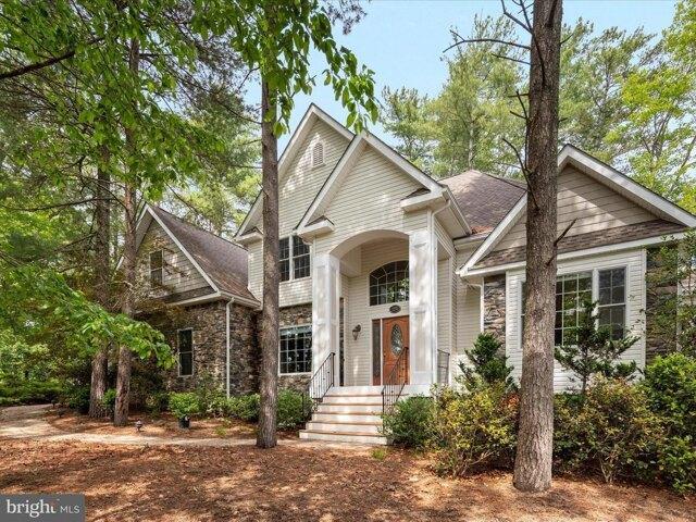 House for sale in Cross Junction